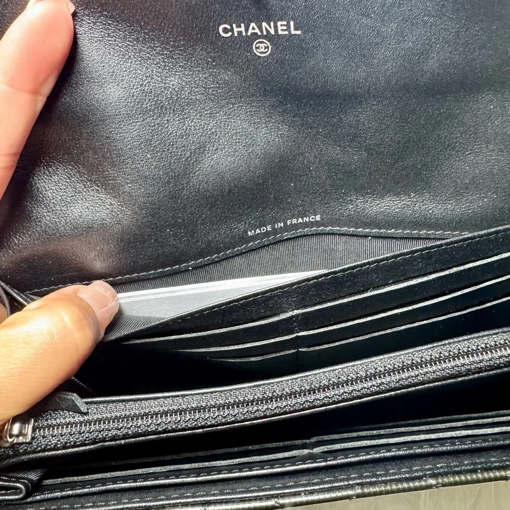 Chanel Black Quilted Wallet - Picture 4 of 8